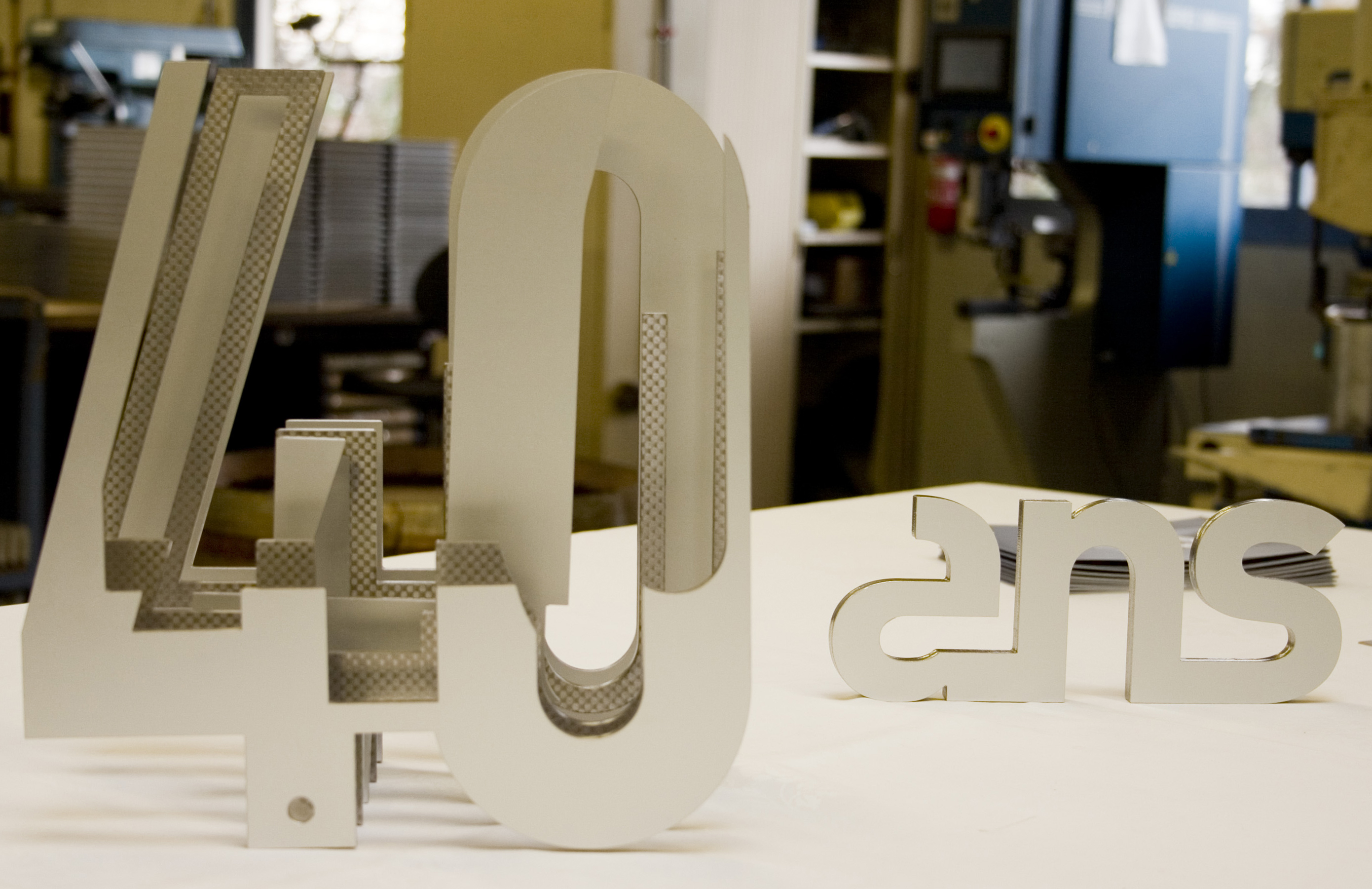 logo 40 ans leloutre industrie